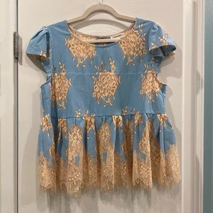 Stunning top! Size small! Cream colored Lace and blue! Boutique ee:some brand.